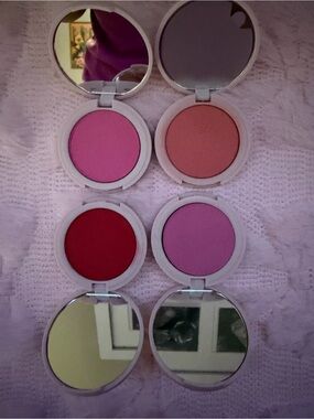 Kylie cosmetic blush set